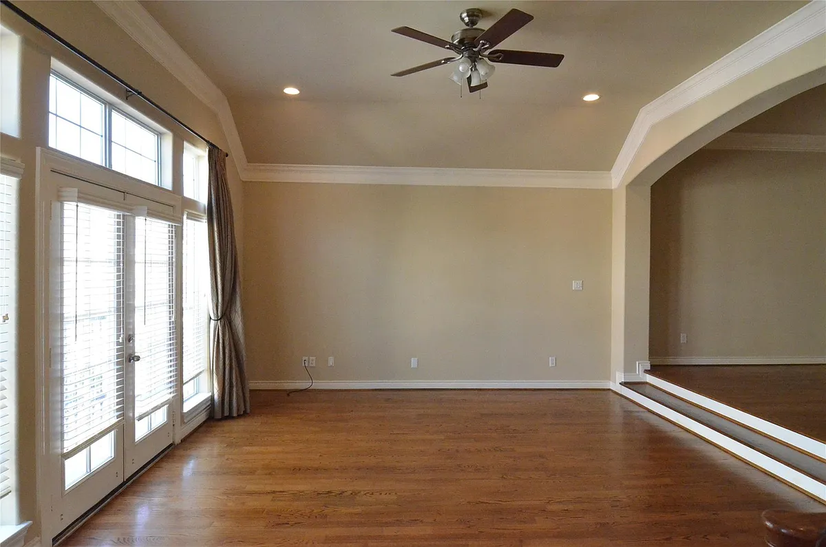Building Photo - 9006 Harbor Hills Dr E