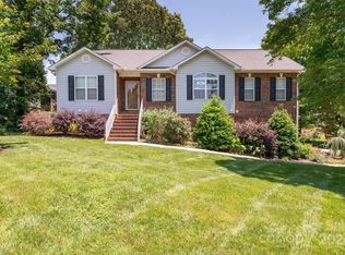 3351 Overbrook Dr, Conover, NC 28613