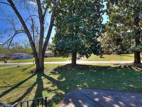 3rd image of 148 Hickory Hill Dr