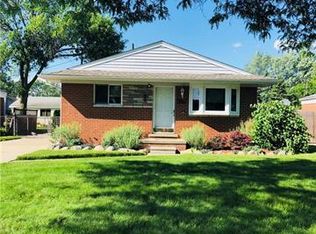 21963 Bayside St, Saint Clair Shores, MI 48081