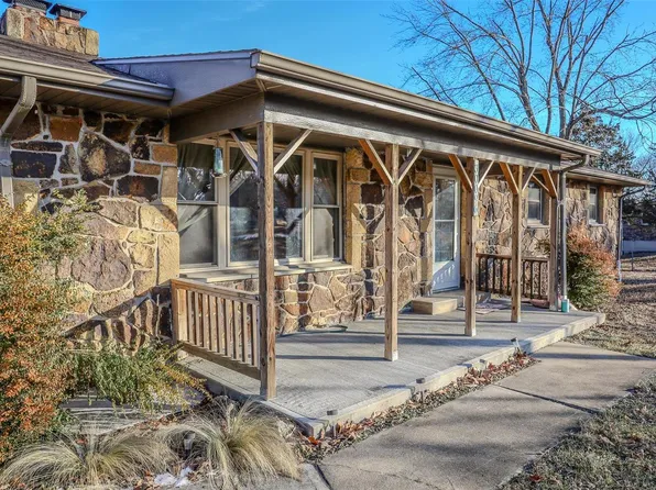 30096 Orchard Dr, Lebanon, MO 65536