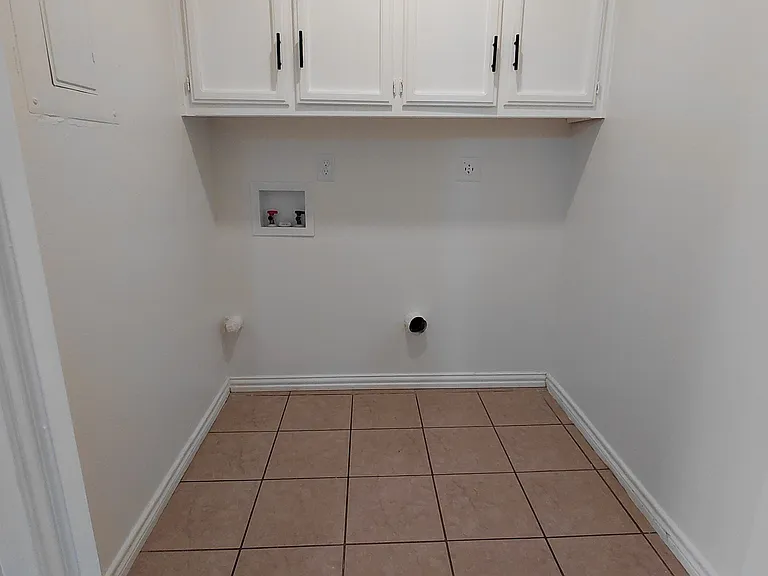 3900 Camelot St #B — Photo 6