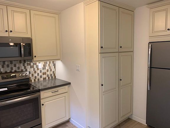3rd image of 1600 Garden St APT 15
