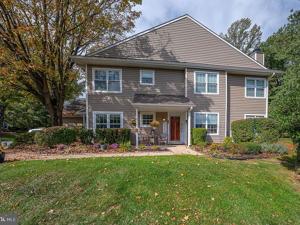 1st image of 325 Danbury Ln #325