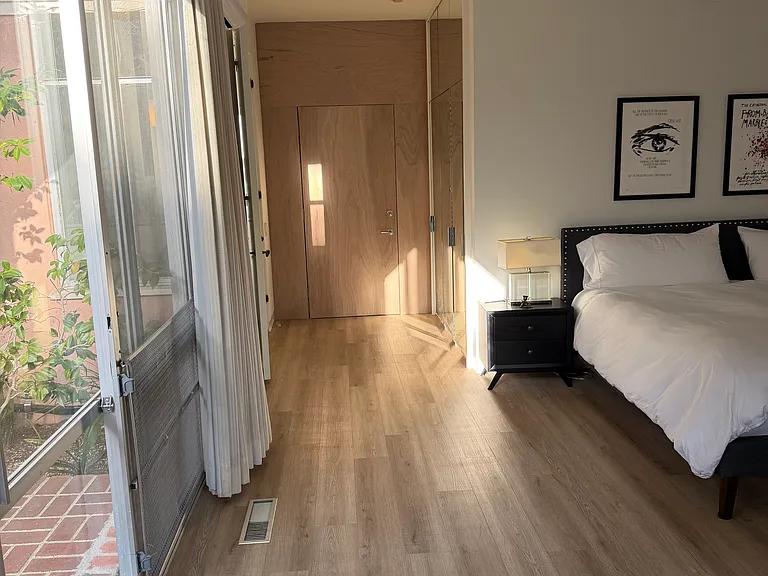 Benedict Canyon Dr — Photo 15