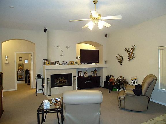 5th image of 330 Saunter Dr