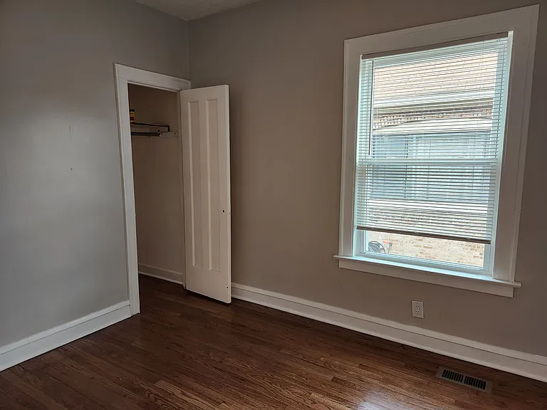 502 E 88th Pl — Photo 8