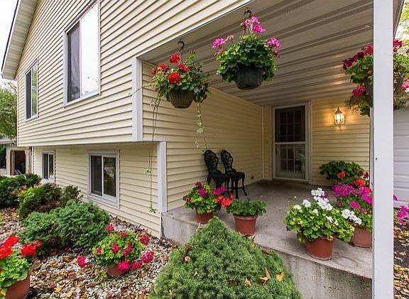 2nd image of 6335 Edgemont Cir N