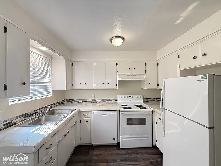 1525 Browne Ave — Photo 7