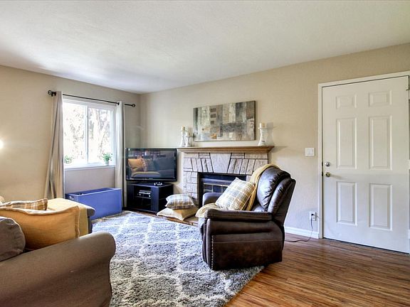 3rd image of 3004 La Terrace Cir