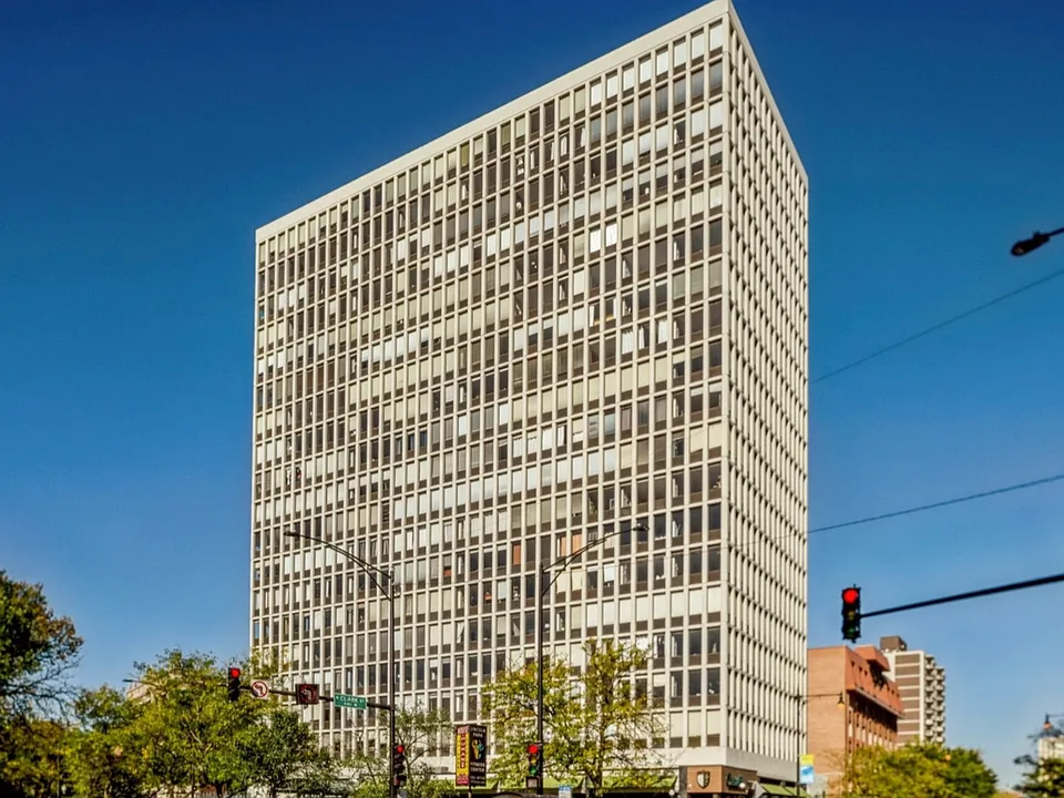 444 W Fullerton Pkwy #802