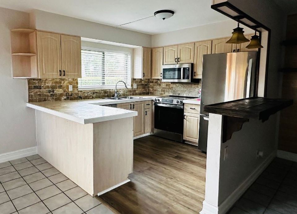 1st image of 1436 Park Shore Cir APT 2