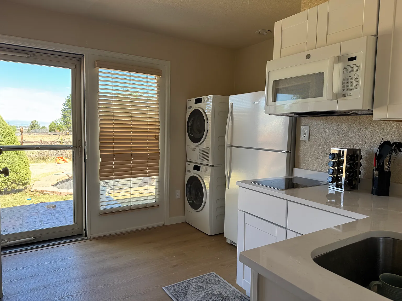 1 bed, 650 sqft, $2,200 — Photo 3