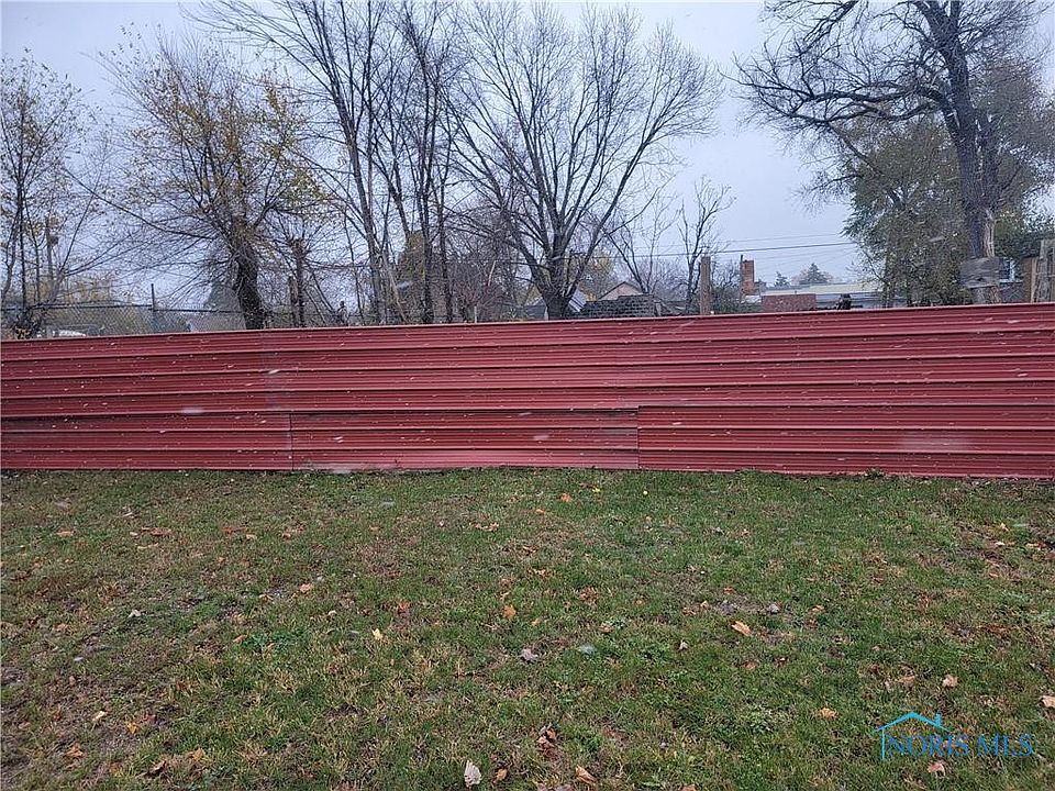 2nd image of 2114 Front St