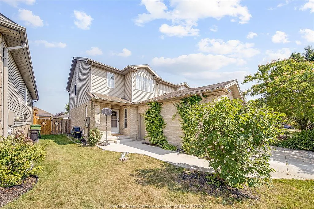 3 bed, 1.5 bath, $2,600 — Photo 1