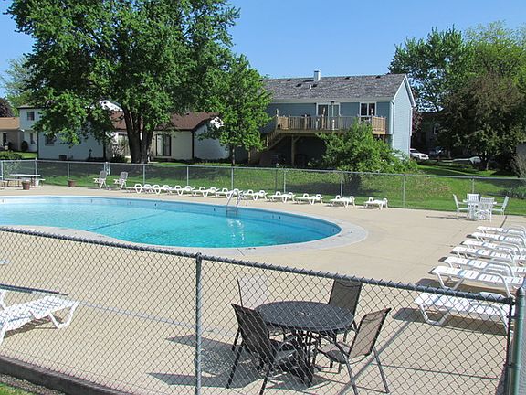 3rd image of 705 Garden Cir APT 1