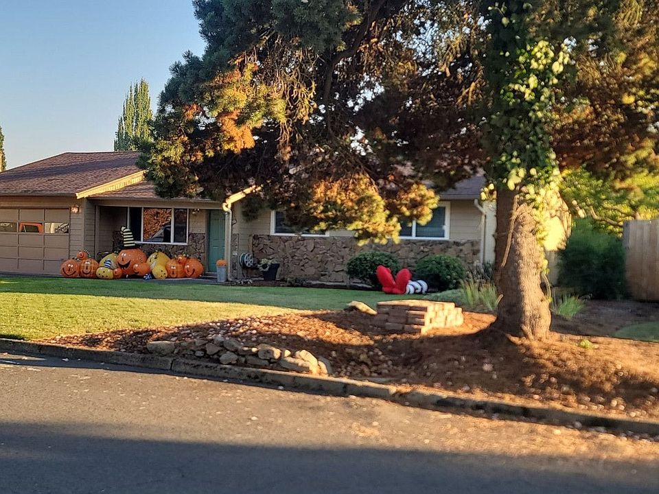 2nd image of 2701 NE 148th St