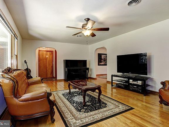 4th image of 3326 Roscommon Dr