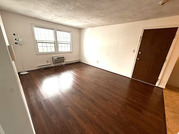 4th image of 6 Sinai Cir #C