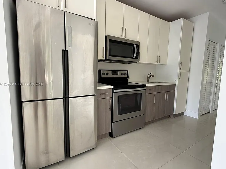44 NW 10th Ave #3 — Photo 6