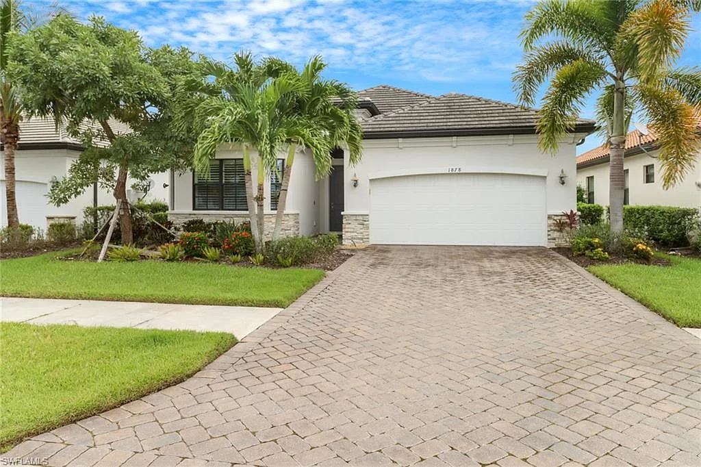 3 bed, 2.0 bath, 2064 sqft, $8,000 — Photo 2