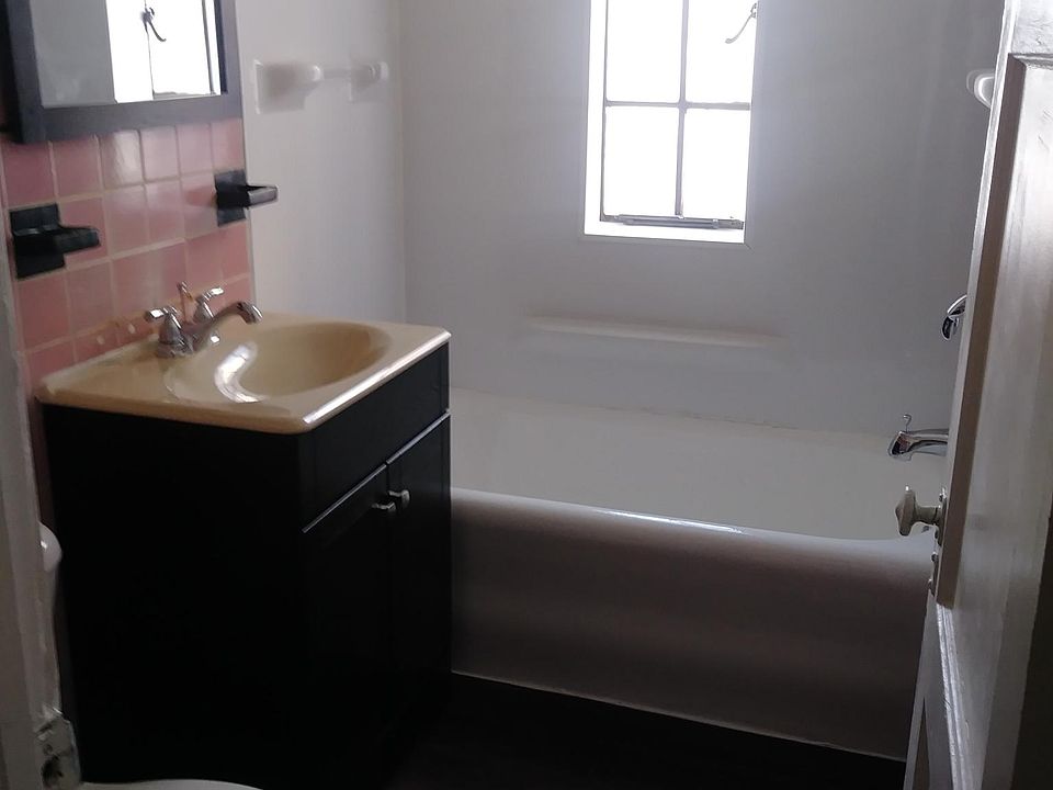 2nd image of 1270 N Main St APT 4