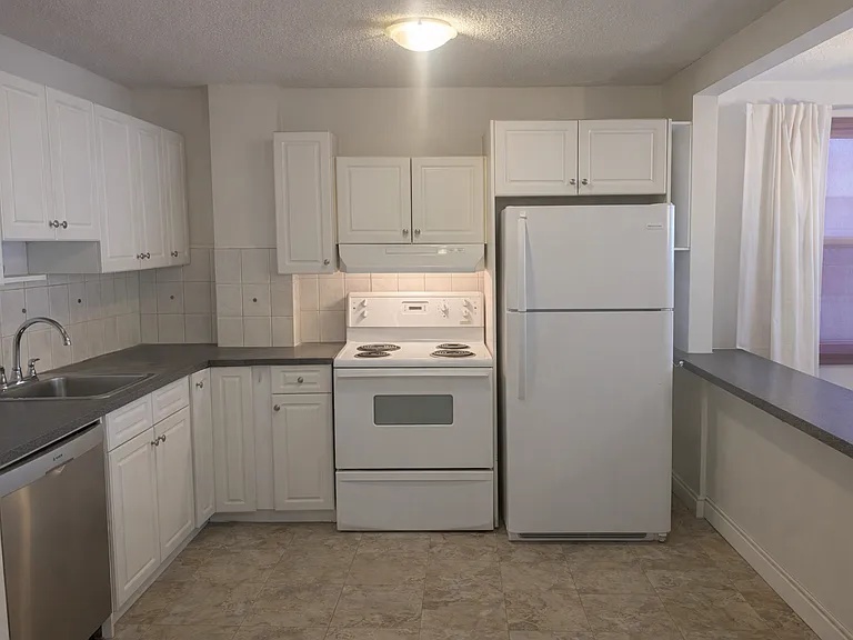 329 18th Ave SW #201 — Photo 5