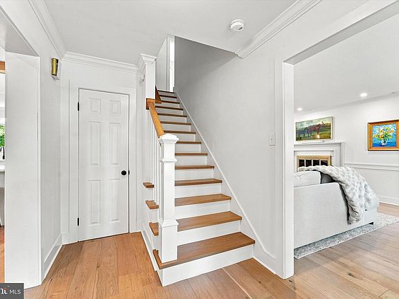 4th image of 417 Heatherwood Ln