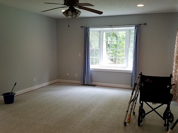 4th image of 211 Little River Dr