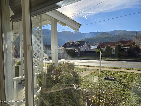 3rd image of 134 W Riverside Ave