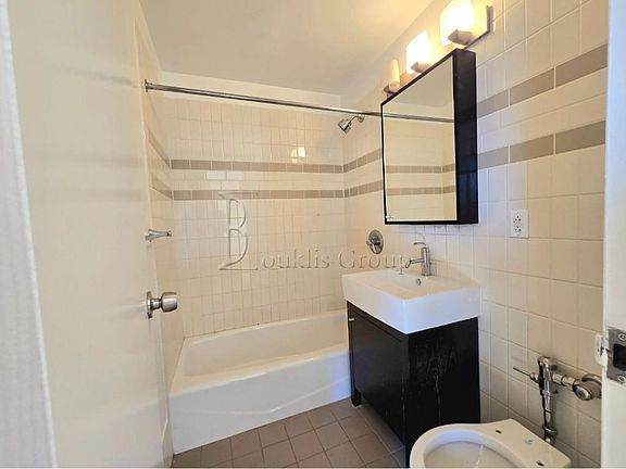 5th image of 40-43 75th St #3B