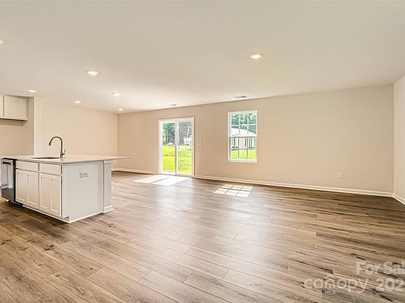 3rd image of 2118 Columbidae Ln