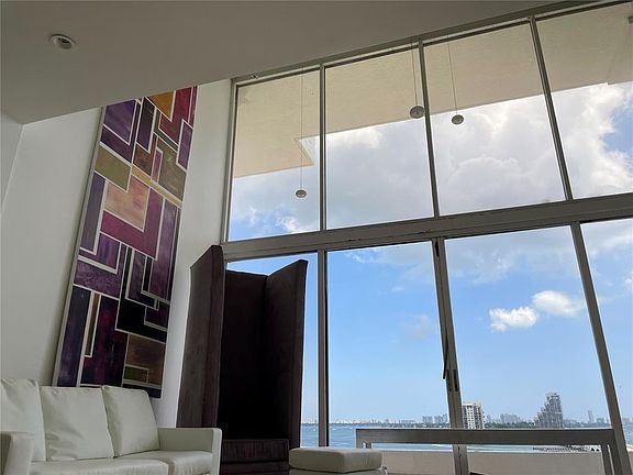 5th image of 555 NE 15th Street #T14(714)