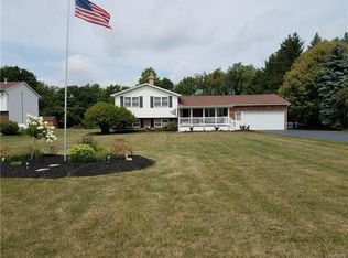 5027 Escarpment Dr, Lockport, NY 14094
