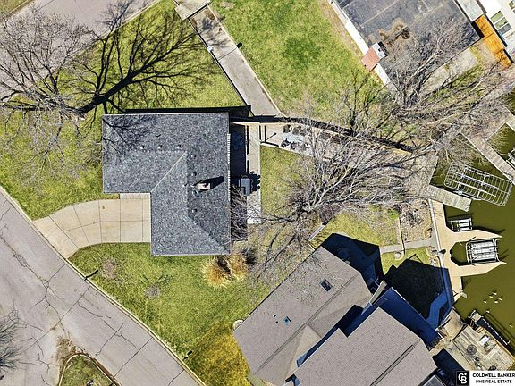 3rd image of 762 W Lakeshore Dr