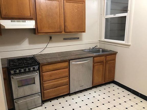 2nd image of 274 Carl St