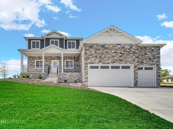 789 Cirque Dr, Crown Point, IN 46307