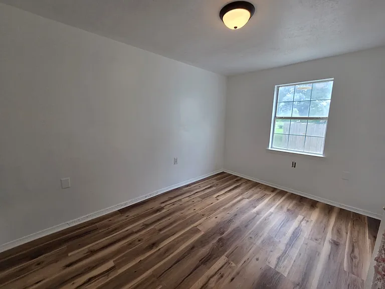 5019 East St — Photo 5