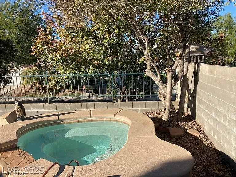 3120 Whispering Canyon Ct — Photo 49