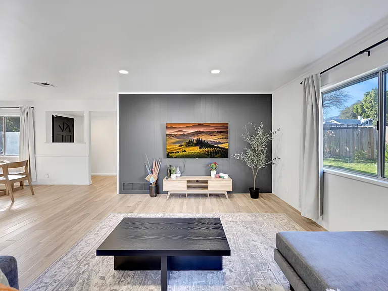 535 N Cerritos Ave — Photo 22