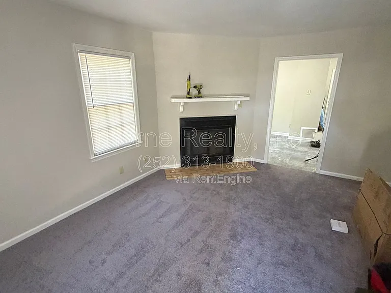 2249 Sherwood Ave — Photo 2