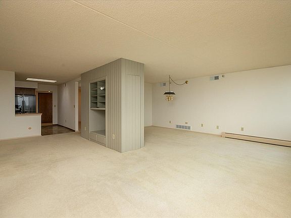 4th image of 600 4th St SW APT 605