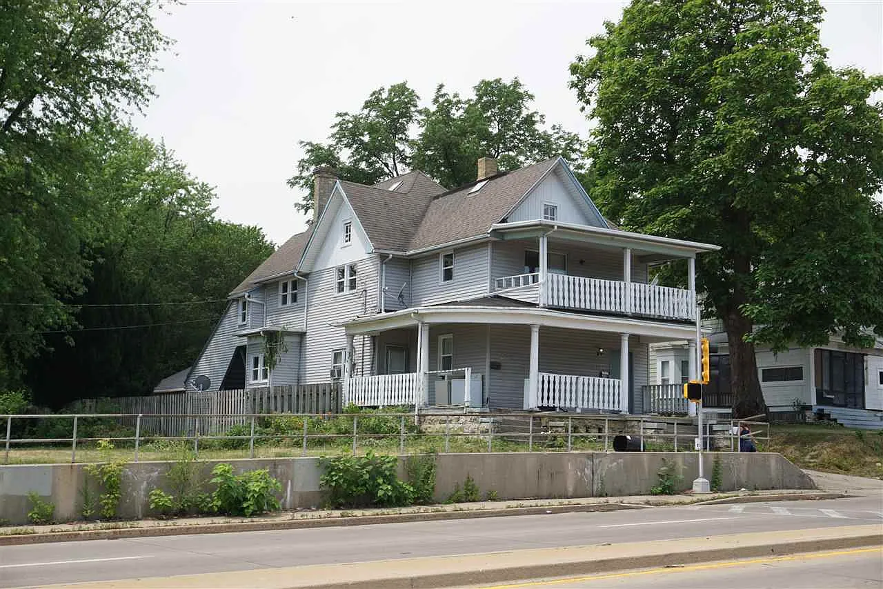 606 Whitman St photo 1