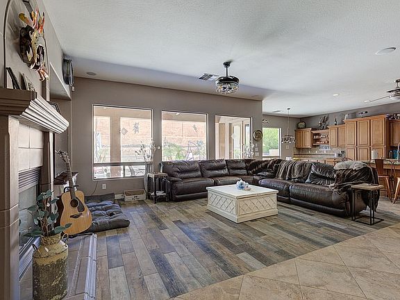 5th image of 2712 W Wildwood Dr