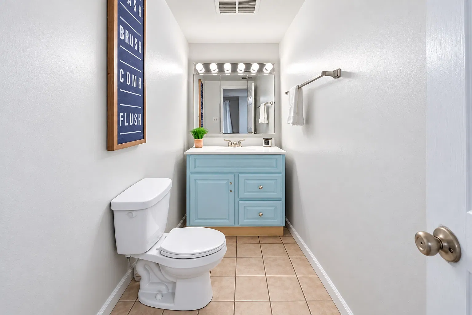 3 bed, 1.5 bath, 1100 sqft, $2,682 — Photo 4