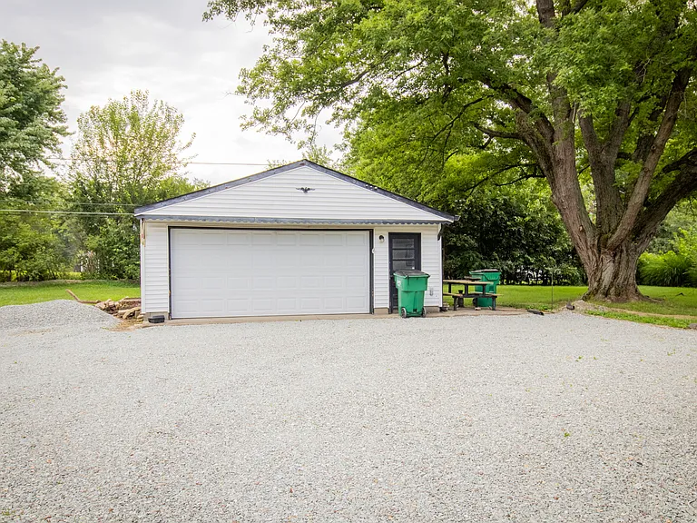 1444 N Mill Creek Rd — Photo 2