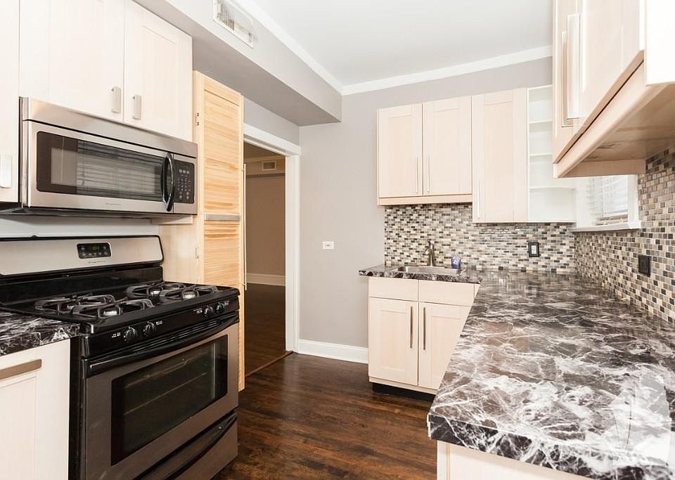 1st image of 729 W Buckingham Pl #7N