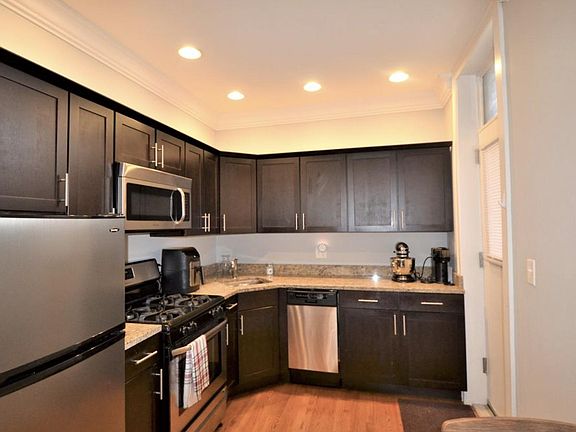 5th image of 4412 N Rockwell St #3F