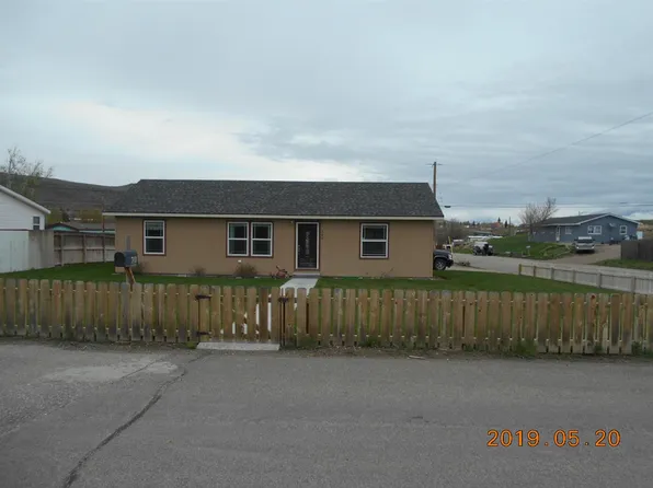 703 Donnel St, Rawlins, WY 82301