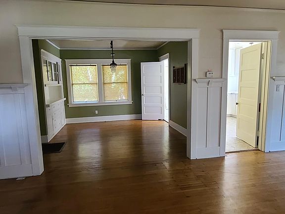 5th image of 135 E Jefferson Ave